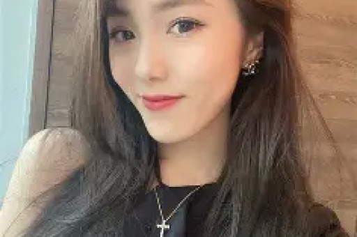 张凌赫评论区沦陷！连上8个热搜遭网友讽刺：39个人就崩溃了？