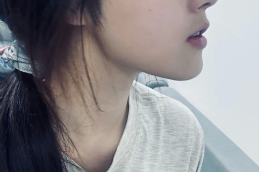 婚内出轨却倒打一耙三个孩子两个爹超女何洁到底在想什么